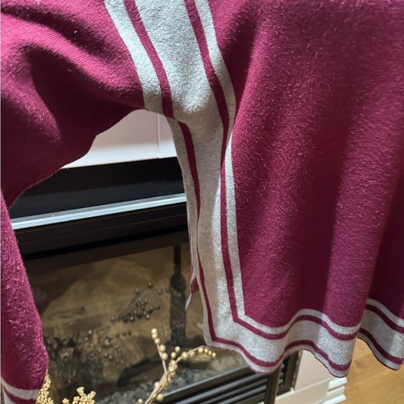 Liz Claiborne Beautiful oversized Scoop Neck Sweater Ptp 23 lenght 24” - Picture 3 of 7